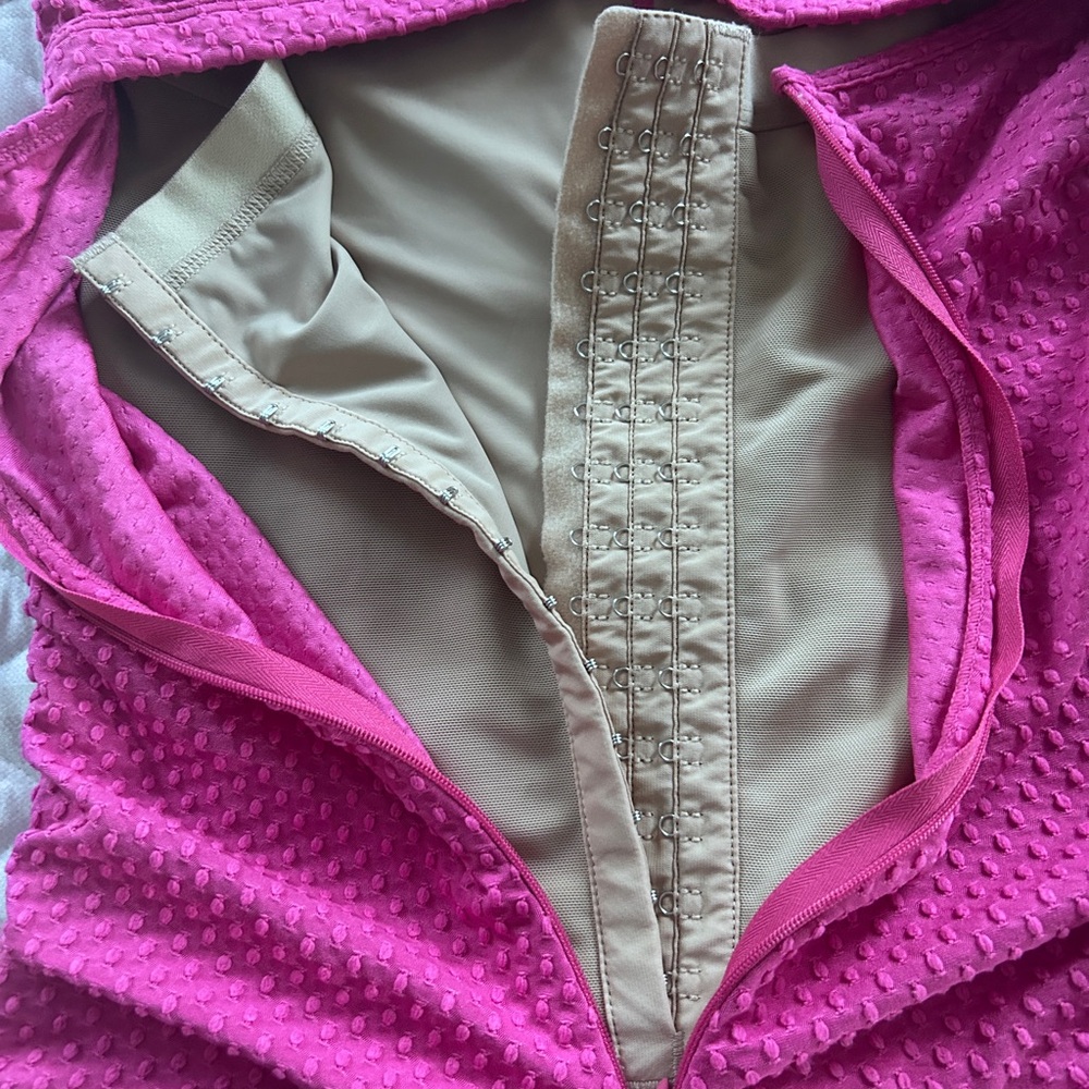 Curvy-Faja lined butt lifting swimsuit - Picture 3 of 8